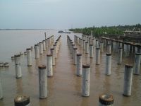 Thi công đóng cọc bê tông cốt thép (BTCT) dưới nước, trên bờ